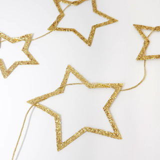 Gold Star Glitter GarlandThis beautiful and sparkly gold garland features an array of star pennants perfect for Christmas. The pennants are in three sizes all embellished with chunky gold glMeri Meri