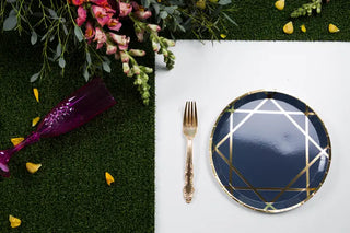 Enchanté Navy Dinner PlatesBright, cheery and classic, Enchanté Collection is perfect for the entertainer seeking a bright and colorful theme. 
- Paper Dinner Plates 
- Gold foil detail 
- AppJollity & Co