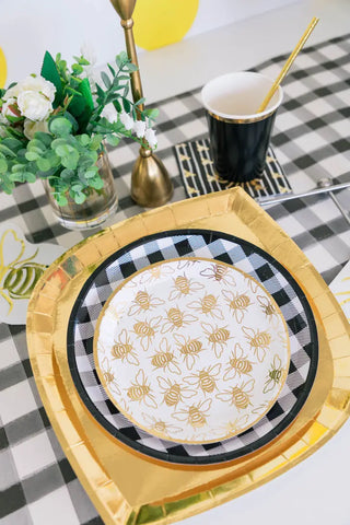 Posh GoldBasics that are anything but, our posh collection is the luxe way to set your table. We’ve got you covered in colors for any occasion with solids with fab gold foileJollity & Co
