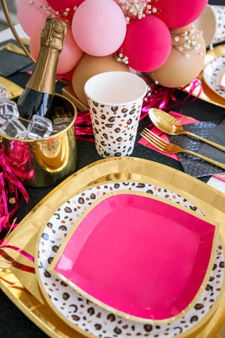 Posh GoldBasics that are anything but, our posh collection is the luxe way to set your table. We’ve got you covered in colors for any occasion with solids with fab gold foileJollity & Co