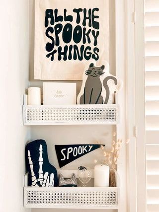 Spooky Things Bannerd e s c r i p t i o n 
"All The Spooky Things" Canvas Banner | Halloween Wall Flag Sewn and screen printed by hand on natural canvas by Kenyan artisans
d e t a i l sImani Collective