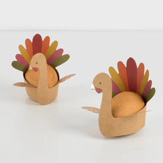 Turkey Surprise BallsThese sensational surprise balls will definitely delight your Thanksgiving guests. With their fabulous colorful 3D turkey designs they are an excellent way to decoraMeri Meri