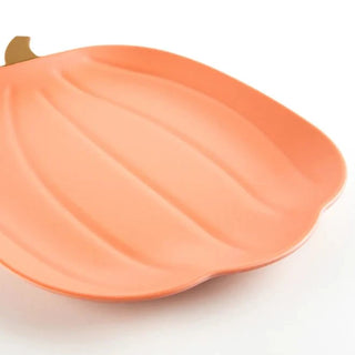 BAMBOO PUMPKIN PLATEOne plate, many Halloween parties! Made using naturally renewable bamboo, this large sustainable pumpkin plate is reusable, durable and dishwasher safe. It's ideal tMeri Meri