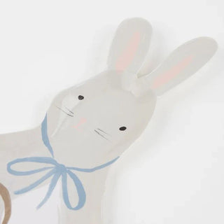 A high quality Meri Meri Bunny With Basket plate with a blue bow, perfect for Easter.