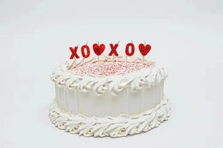Valentine's Day cake with Party Partners Candle Set XOXO.