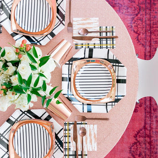 Femme Charger PlatesEdgy, bold, and stylish, Femme Collection is perfect for the entertainer with a rebellious aesthetic. 

Paper Charger Plates
Pack of 8
Approx: 14"
Recyclable 
Jollity & Co