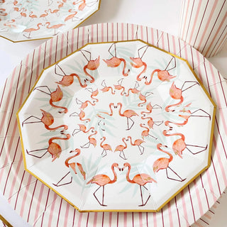 Flamingos Small PlatesLet's Flamingo with these stylish plates. Featuring pink, mint and gold foil details. Its unique design will make any girl's party memorable! 
Package contains 8 stuPooka Party