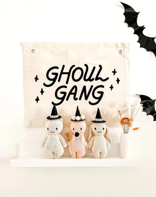 GHOUL GANG BANNERd e s c r i p t i o n 
"Ghoul Gang" Canvas Banner | Halloween Wall Flag Sewn and screen printed by hand on natural canvas by Kenyan artisans
d e t a i l s+ natural cImani Collective