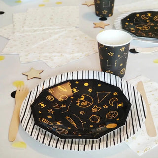 Galaxias NapkinsThe Galaxias napkins are inspired on space adventures and will take your decoration to another dimension! 
Package contains 16 paper napkins. 
Each folded napkin meaPooka Party