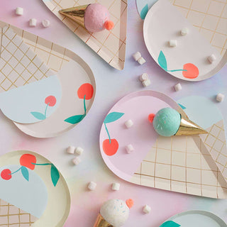 Ice Cream PlatesThese stunning ice cream plates, in four different color combinations, are just perfect for any super cool party! These charming designs will be sure to delight yourMeri Meri