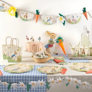 Peter Rabbit in the garden dinner plates with illustrated plates is a high-quality book. (Meri Meri)