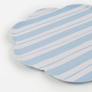 Pastel Stripe Dinner Plates
These fresh striped plates are reminiscent of sunloungers on the beach: the perfect way to give your table a summery touch. The scalloped edges give an on-trend finMeri Meri