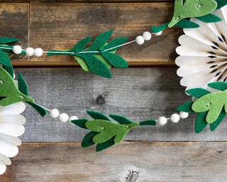 Felt Mistletoe BannerDeck the halls with this whimsical bough of holly this holiday season! This felt mistletoe and berries banner makes any space or Christmas gathering just a little moMy Mind’s Eye