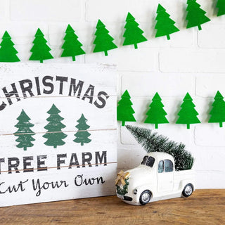 Felt Christmas Tree BannerHave yourself a merry little Christmas with our Mini Felt Christmas Tree Banner. This beautiful green banner is a festive way to celebrate the Christmas season with My Mind’s Eye