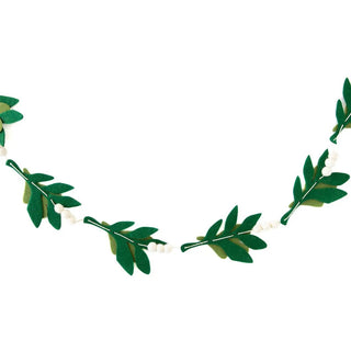 Felt Mistletoe BannerDeck the halls with this whimsical bough of holly this holiday season! This felt mistletoe and berries banner makes any space or Christmas gathering just a little moMy Mind’s Eye